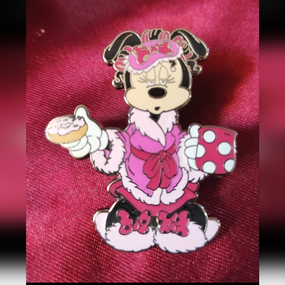"DISNEY PINS" Your favorites & Grails are here !! Join my live !! - Picture 3 of 16